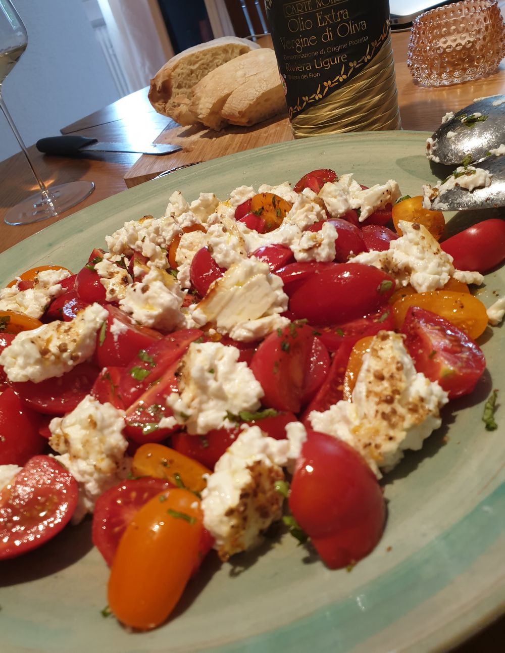 Bunter Tomatensalat mit Feta aus dem Ofen - Cocina Feliz